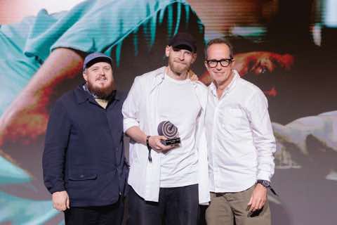 Jan Sederlöf (middle) accepting a Golden Drum award on stage
